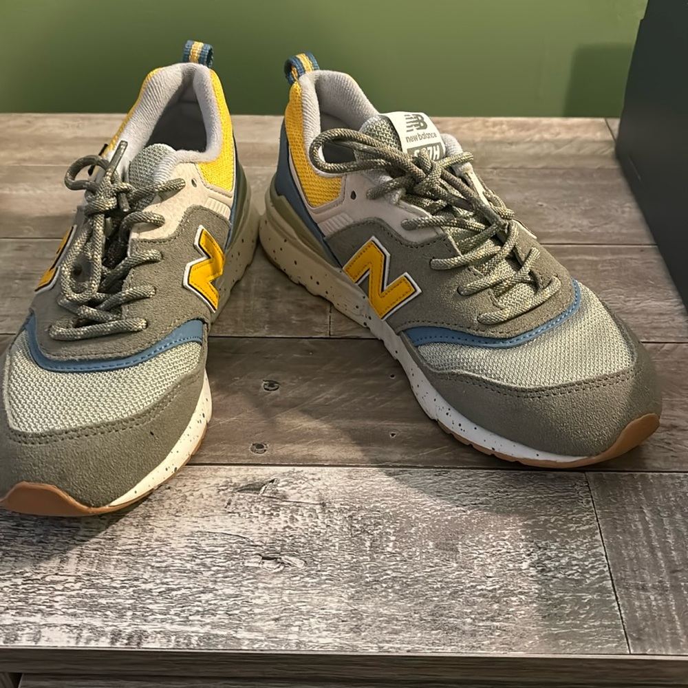 New balance kid shoe